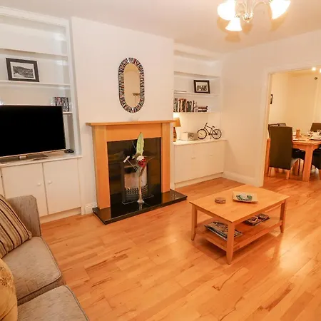 No 4 Lansdowne Village בית נופש *