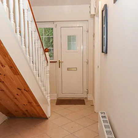 No 4 Lansdowne Village בית נופש