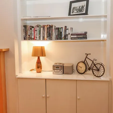 No 4 Lansdowne Village