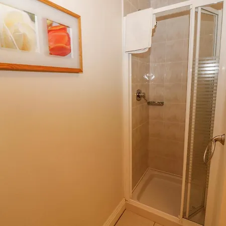 No 4 Lansdowne Village