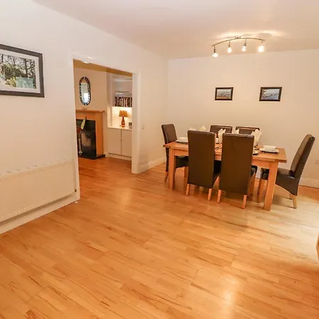 No 4 Lansdowne Village * Kenmare