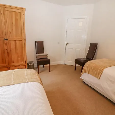 No 4 Lansdowne Village בית נופש *