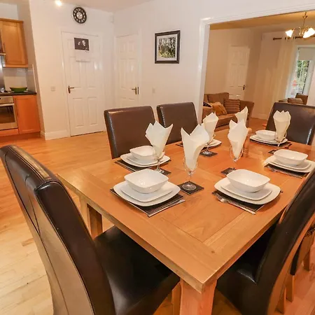 No 4 Lansdowne Village בית נופש