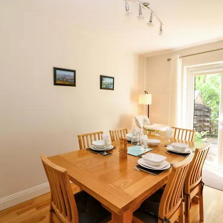 No 4 Lansdowne Village * Kenmare