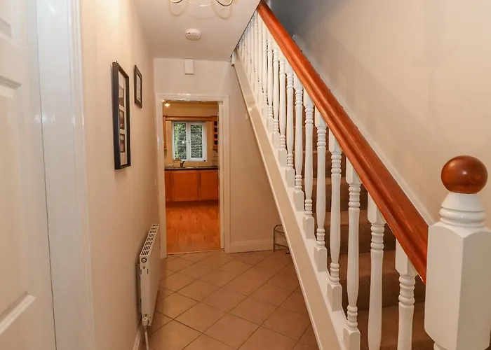 No 4 Lansdowne Village *