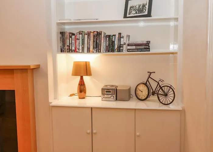 No 4 Lansdowne Village