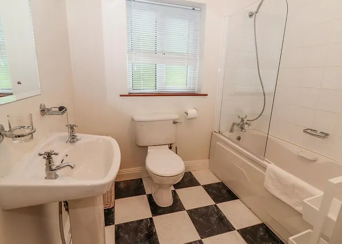 No 4 Lansdowne Village Kenmare