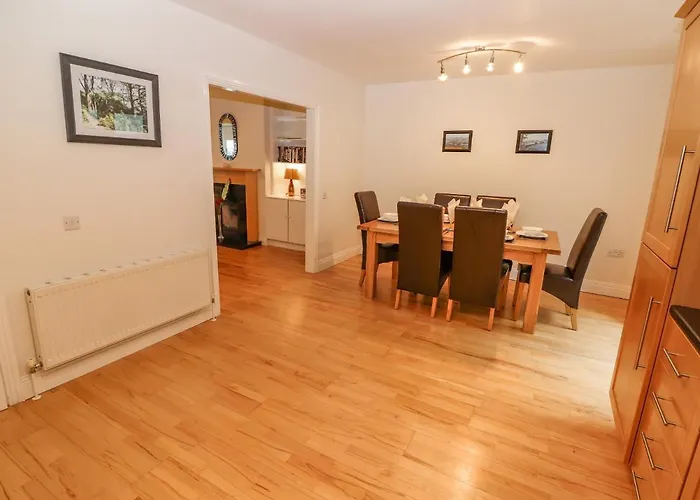 No 4 Lansdowne Village * Kenmare