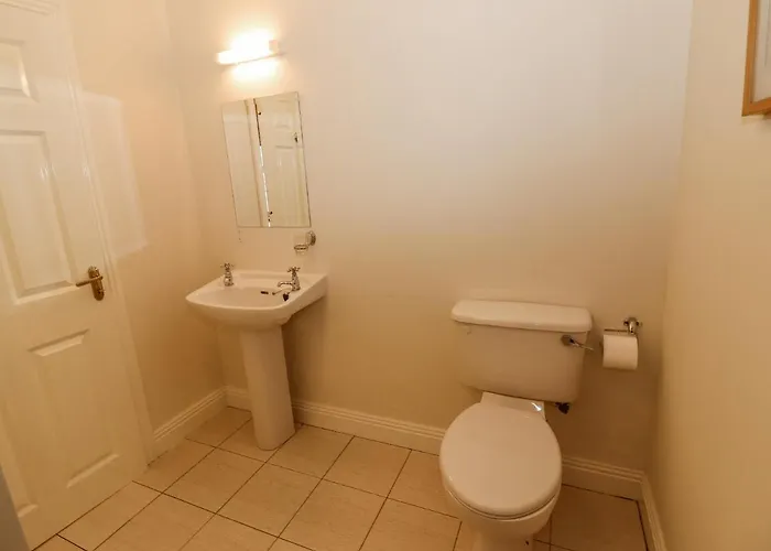 No 4 Lansdowne Village